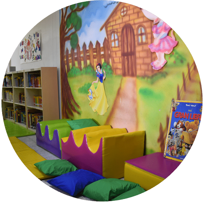 Biblioteca infantil del colegio